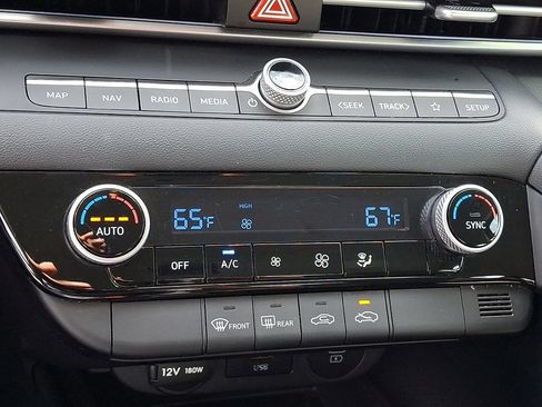 Used 2024 Hyundai Elantra SEL FWD image 16