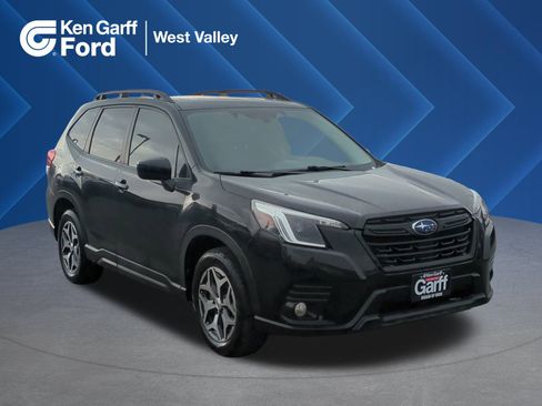 Used 2023 Subaru Forester Premium image 1