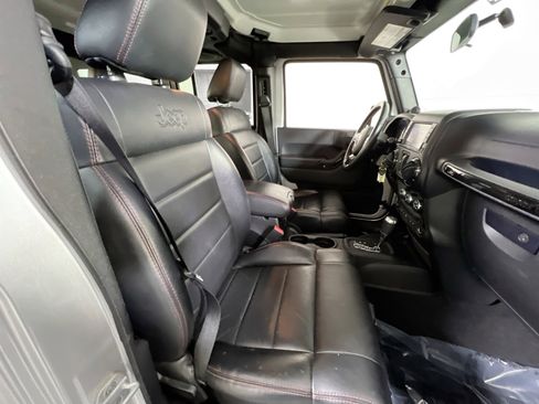 Used 2012 Jeep Wrangler Altitude image 23