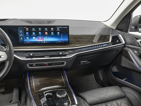 Used 2024 BMW X7 xDrive40i image 31