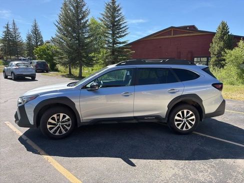 Used 2025 Subaru Outback Premium AWD/4WD image 6