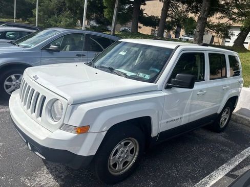 Used 2017 Jeep Patriot Sport w/ Power Value Group FWD image 2