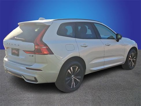 Used 2025 Volvo XC60 B5 Core image 4