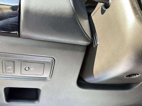 Used 2020 Land Rover Discovery HSE Luxury image 17