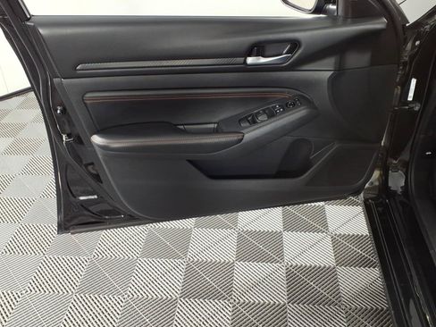 Used 2021 Nissan Altima 2.5 SR FWD image 17