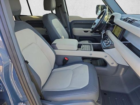 Used 2024 Land Rover Defender 110 X-Dynamic SE image 10