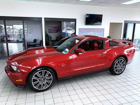 Used 2010 Ford Mustang GT RWD image 3
