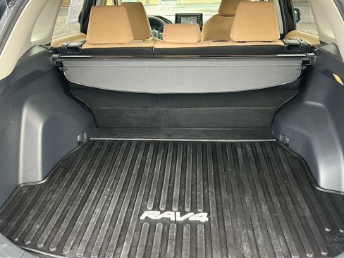 Used 2020 Toyota RAV4 LE w/ All Weather Liner Package AWD/4WD image 12