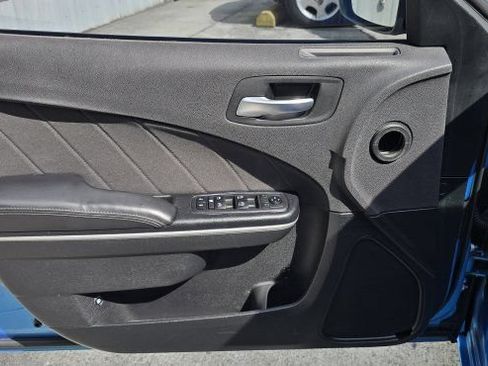 Used 2019 Dodge Charger SXT RWD image 14