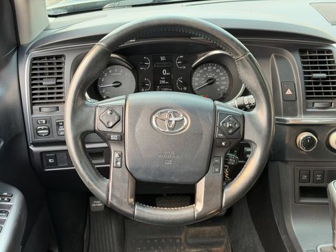 Used 2018 Toyota Sequoia TRD Sport AWD/4WD image 7