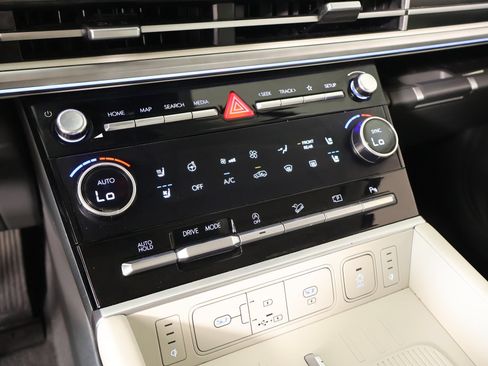 Used 2025 Hyundai Santa Fe Calligraphy FWD image 8