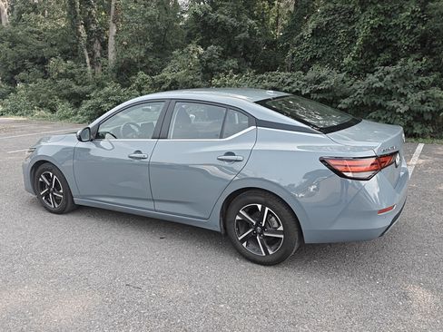 Used 2024 Nissan Sentra SV FWD image 3