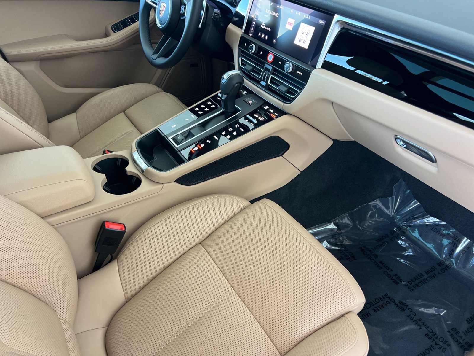 Certified 2025 Porsche Macan S AWD/4WD image 18