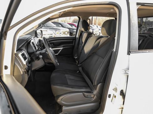 Used 2017 Nissan Titan SV image 31