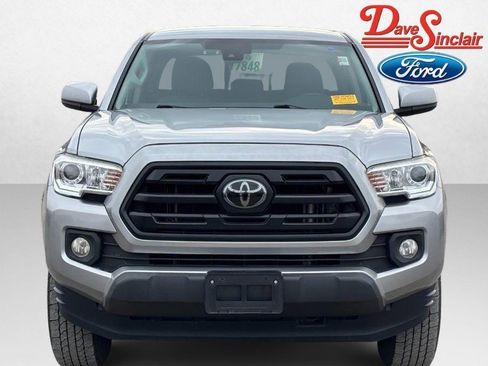 Used 2018 Toyota Tacoma SR image 2