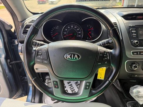 Used 2014 Kia Sorento LX image 19