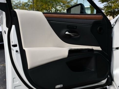 New 2025 Lexus ES 350 w/ Premium Package image 10
