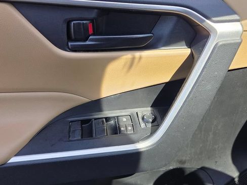 Used 2021 Toyota RAV4 LE FWD image 26