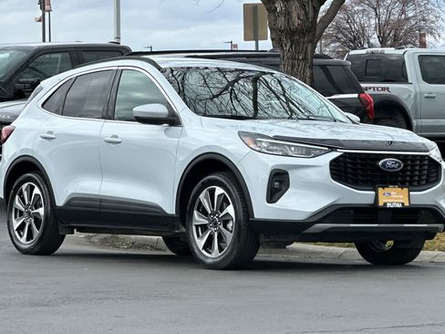 Certified 2025 Ford Escape Platinum image 9