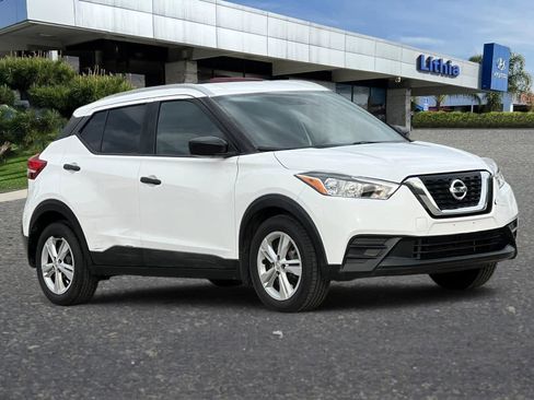 Used 2018 Nissan Kicks S image 9