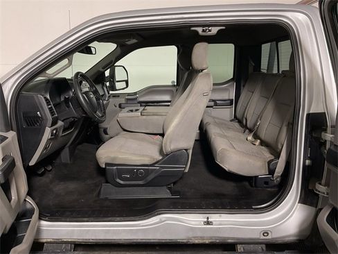 Used 2018 Ford F150 XLT w/ Equipment Group 302A Luxury image 25