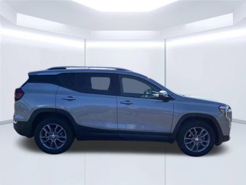 Used 2024 GMC Terrain SLT AWD/4WD image 5