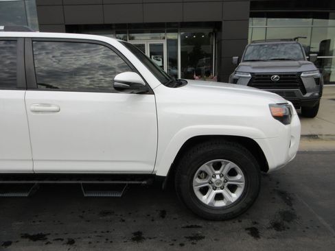 Used 2021 Toyota 4Runner SR5 Premium w/ Moonroof Package RWD image 12