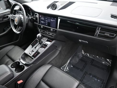 Certified 2023 Porsche Macan image 28