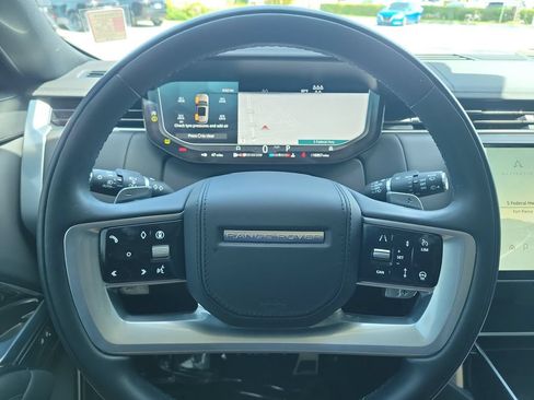 Used 2025 Land Rover Range Rover Long Wheelbase SE AWD/4WD image 29