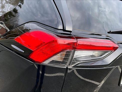 Certified 2021 Toyota RAV4 XLE w/ Convenience Package image 27