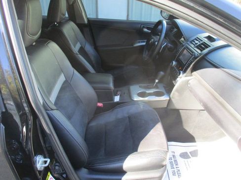 Used 2012 Toyota Camry SE w/ Leather Pkg image 17