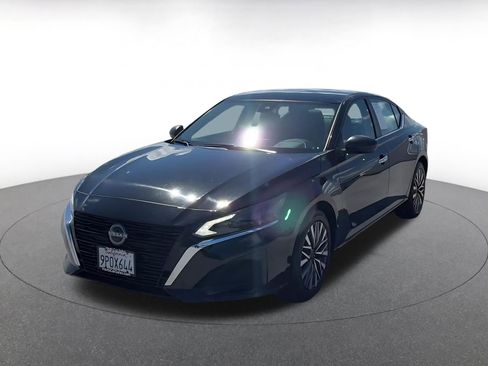 Used 2025 Nissan Altima 2.5 SV image 7