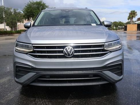Certified 2023 Volkswagen Tiguan SE w/ Panoramic Sunroof Package FWD image 3