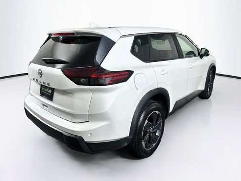 Used 2025 Nissan Rogue SV FWD image 9