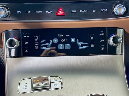 New 2026 Genesis GV70 2.5T Advanced AWD/4WD image 14