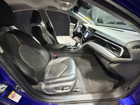 Used 2018 Toyota Camry XLE image 19