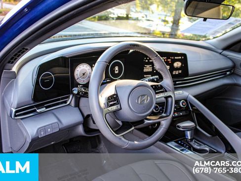 Used 2025 Hyundai Elantra SEL FWD image 21