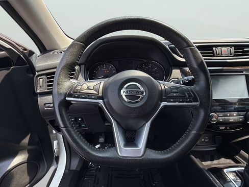 Used 2020 Nissan Rogue SV FWD image 21