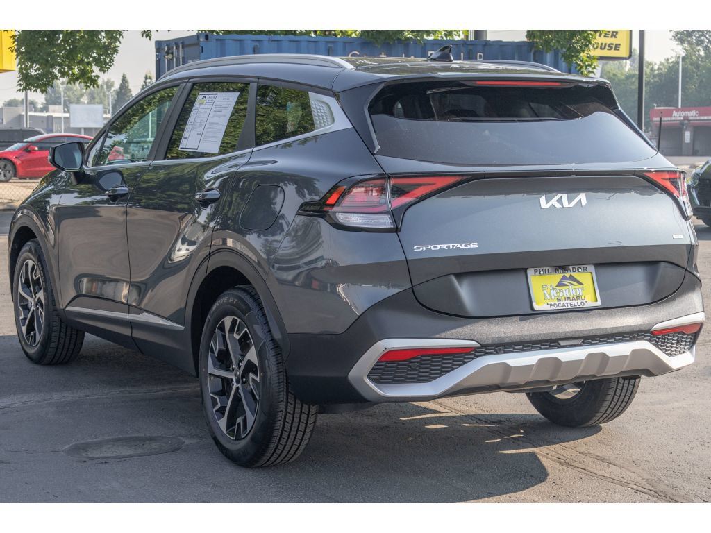 Used 2023 Kia Sportage EX AWD/4WD image 5