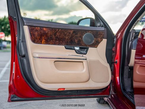 Used 2012 Jaguar XJ image 22