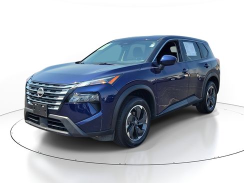 Used 2025 Nissan Rogue SV AWD/4WD image 2