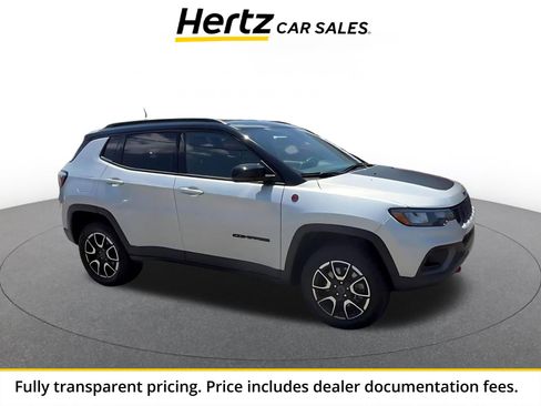 Used 2025 Jeep Compass Trailhawk AWD/4WD image 1