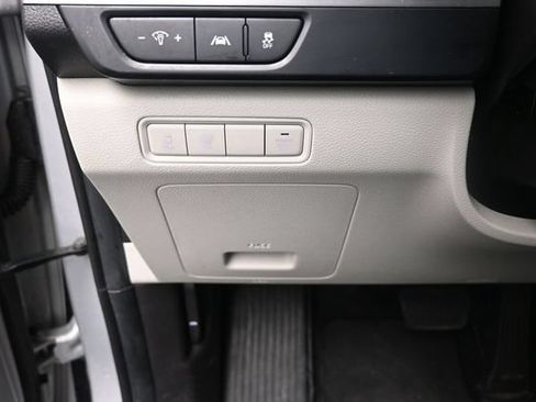 Used 2022 Kia Carnival LX FWD image 16