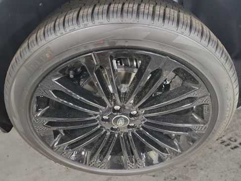 New 2026 Land Rover Range Rover Velar Dynamic SE image 10