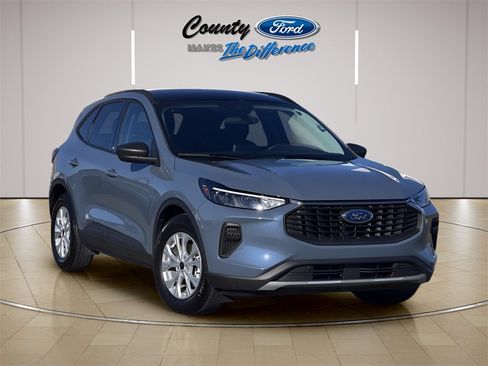 Used 2025 Ford Escape Active image 1