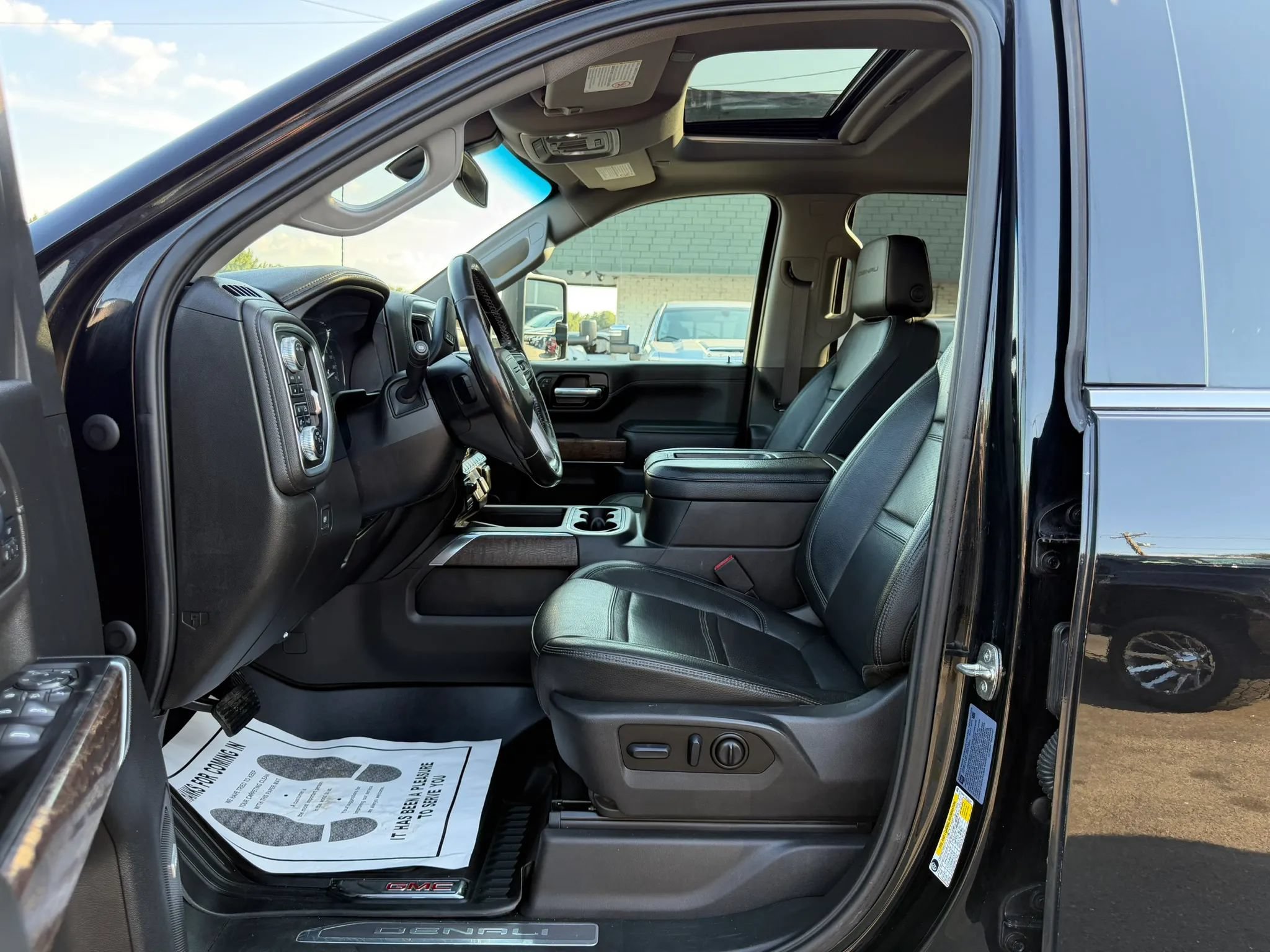 Used 2022 GMC Sierra 3500 Denali AWD/4WD image 17