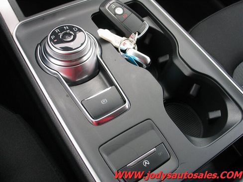 Used 2024 Ford Edge SE w/ Black Appearance Package AWD/4WD image 17