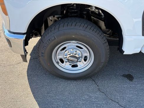 New 2026 Ford F250 XL w/ XL Chrome Package image 32