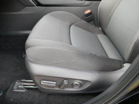 Used 2023 Toyota Venza LE image 20