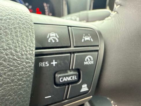 Used 2025 Toyota Camry SE image 28